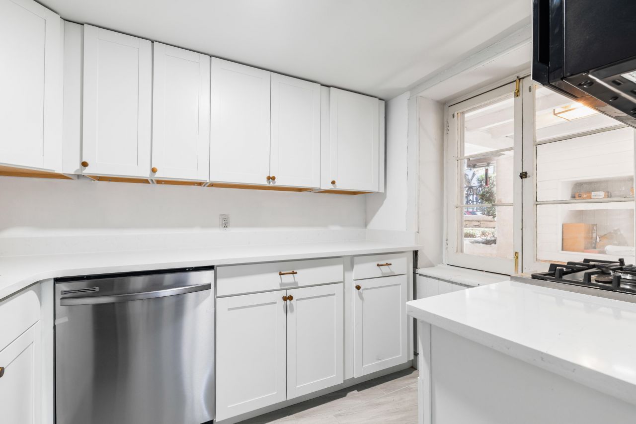 128 Wentworth Street Photo 12