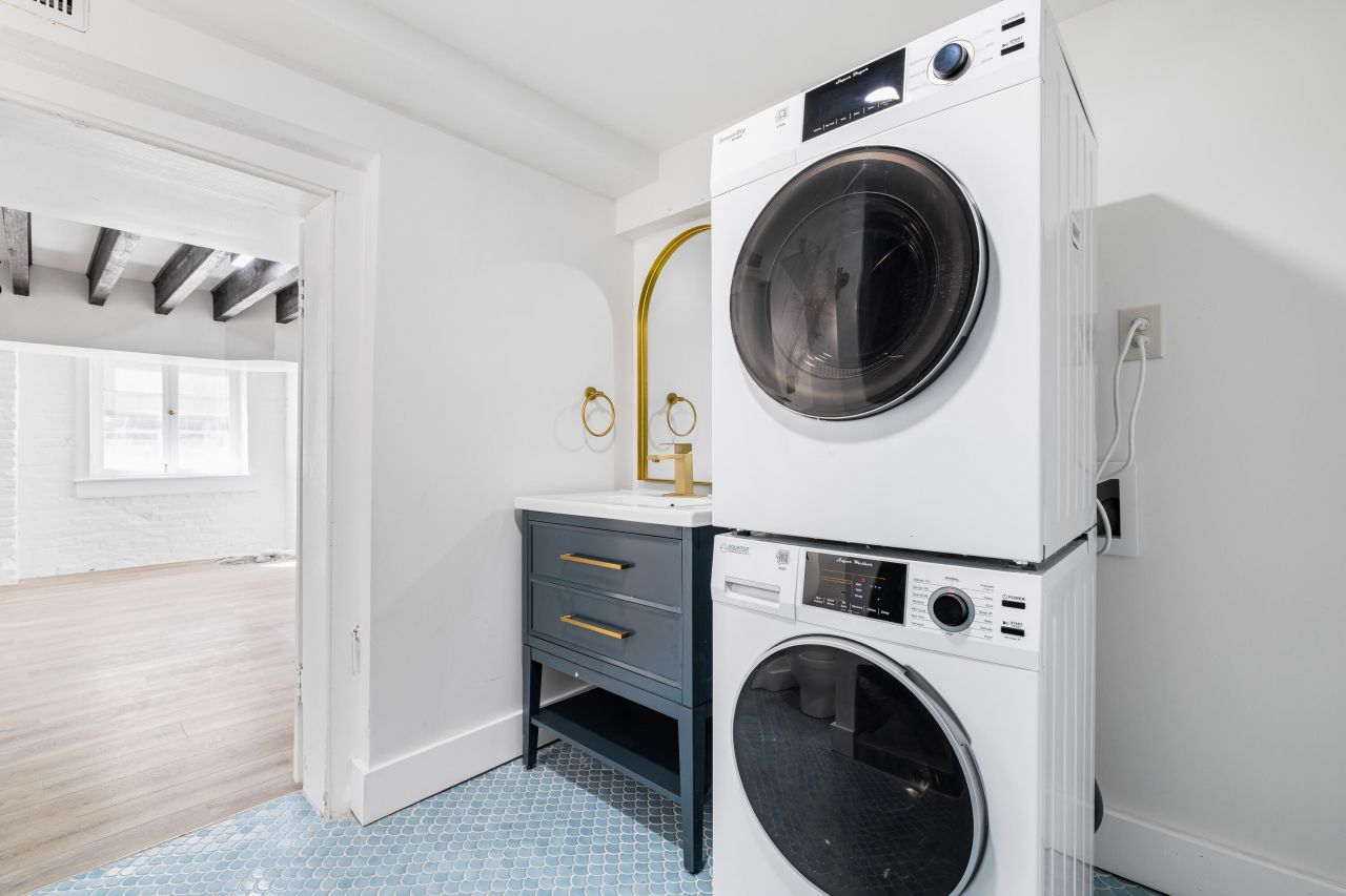 128 Wentworth Street Photo 16