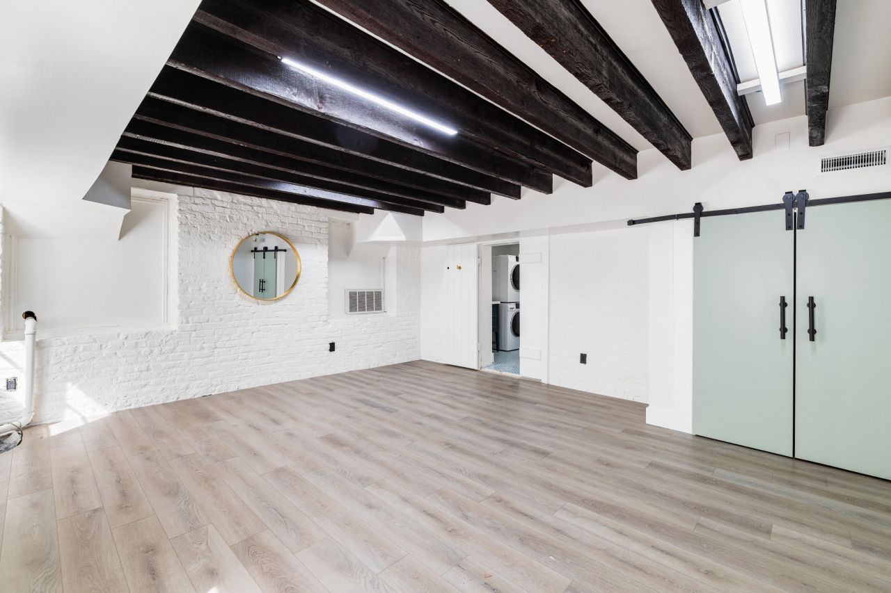 128 Wentworth Street Photo 18