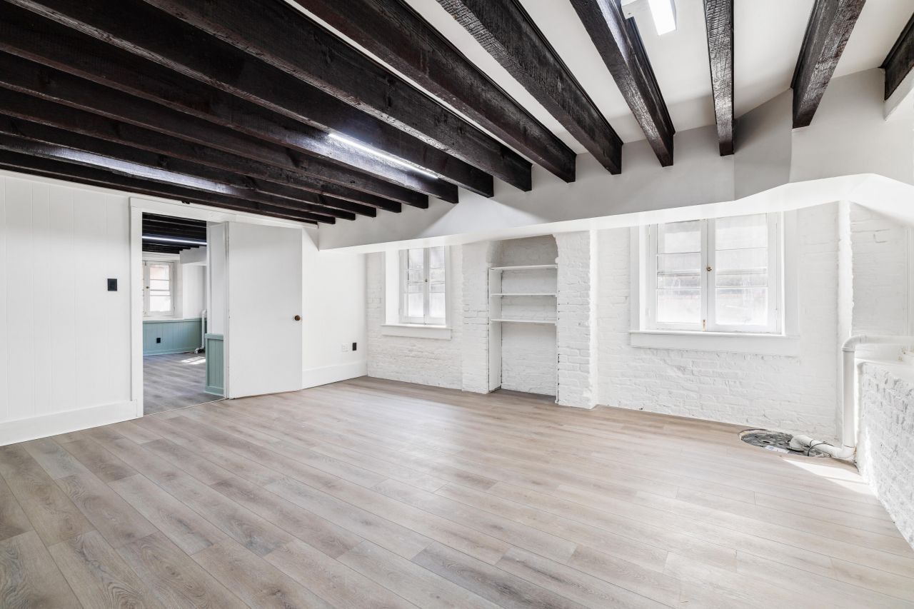 128 Wentworth Street Photo 19