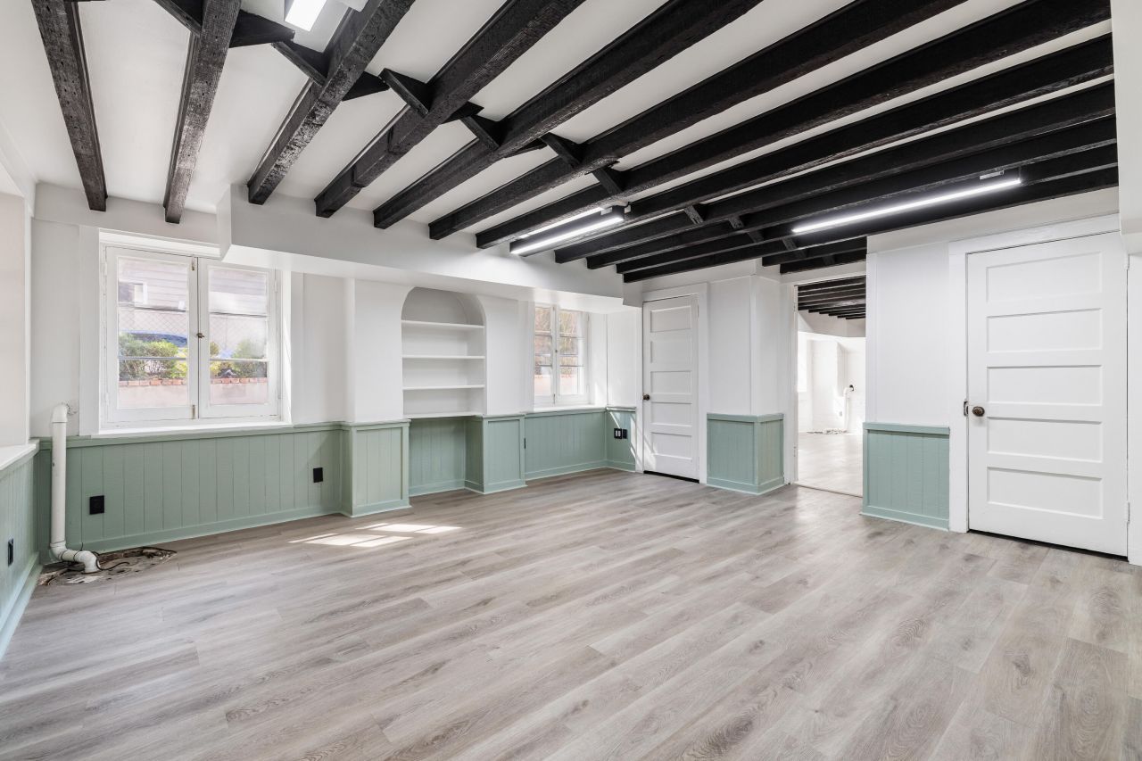 128 Wentworth Street Photo 22