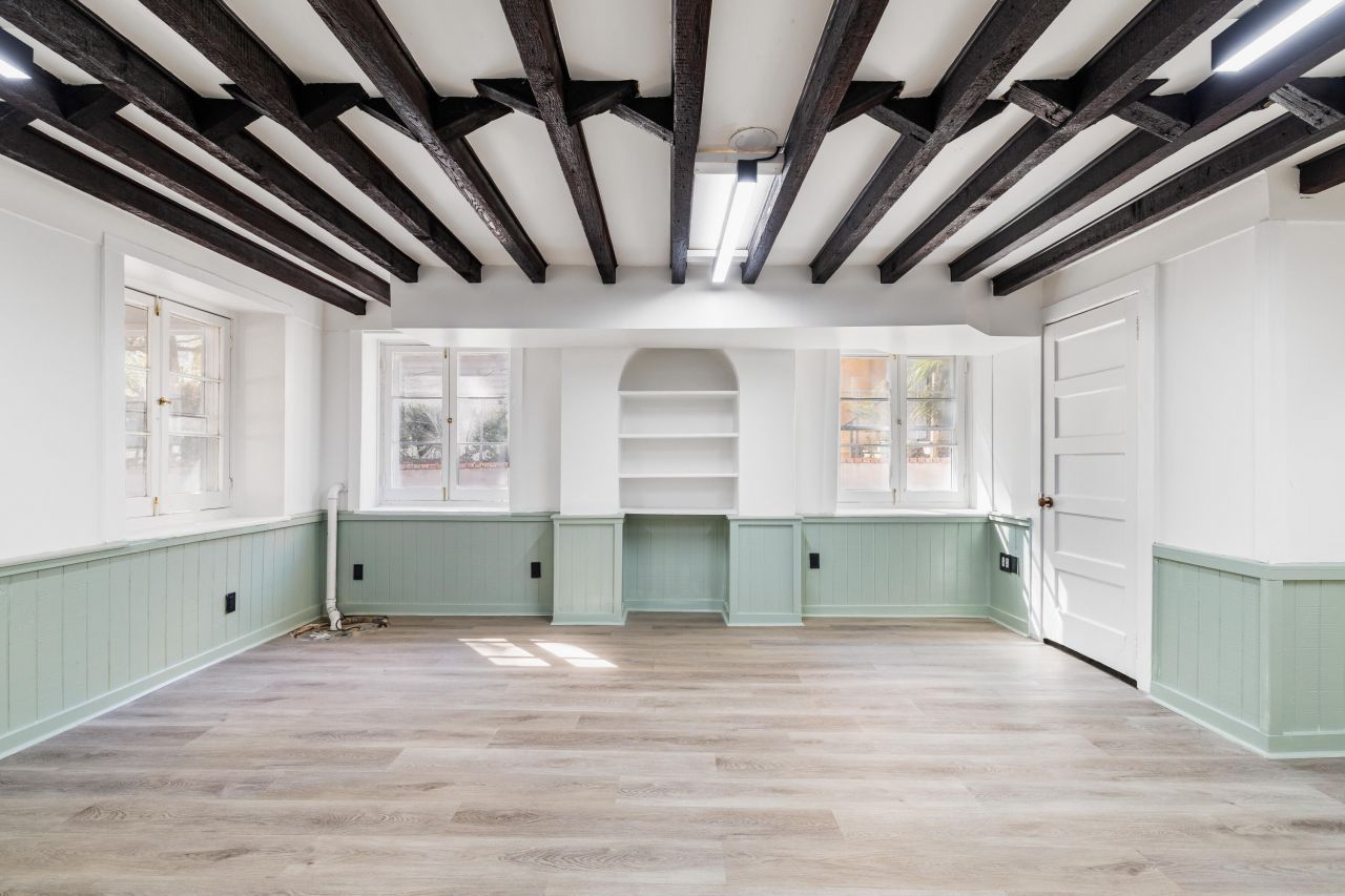 128 Wentworth Street Photo 23