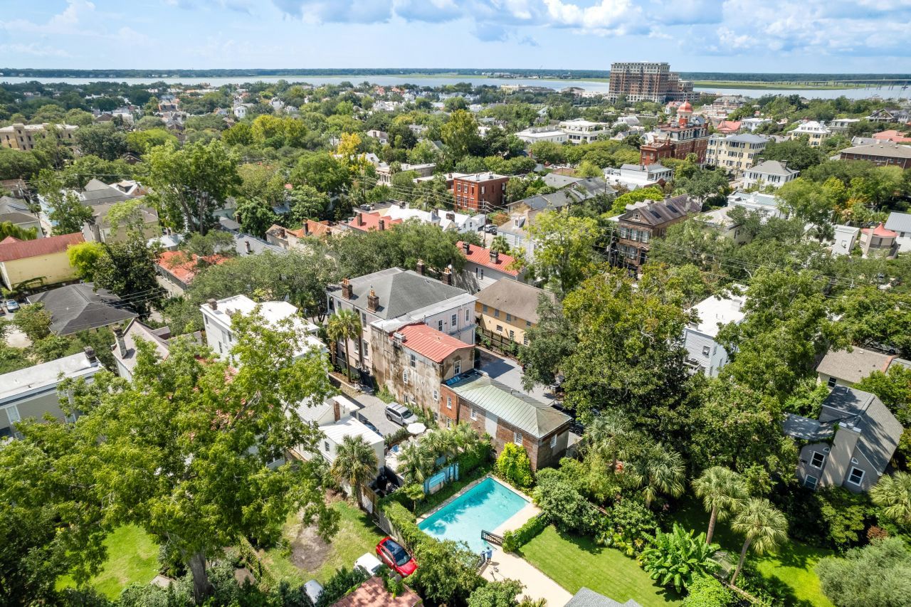 128 Wentworth Street Photo 5