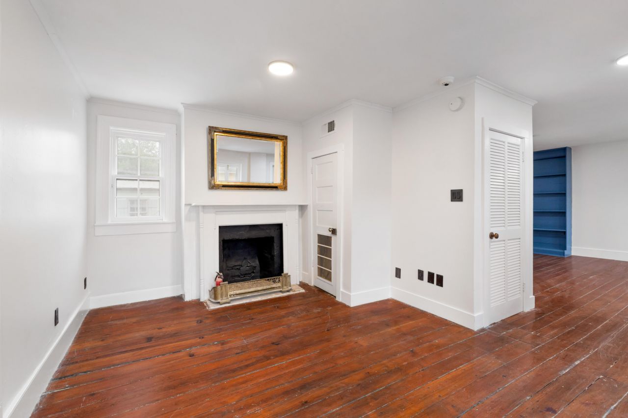 128 Wentworth Street Photo 13