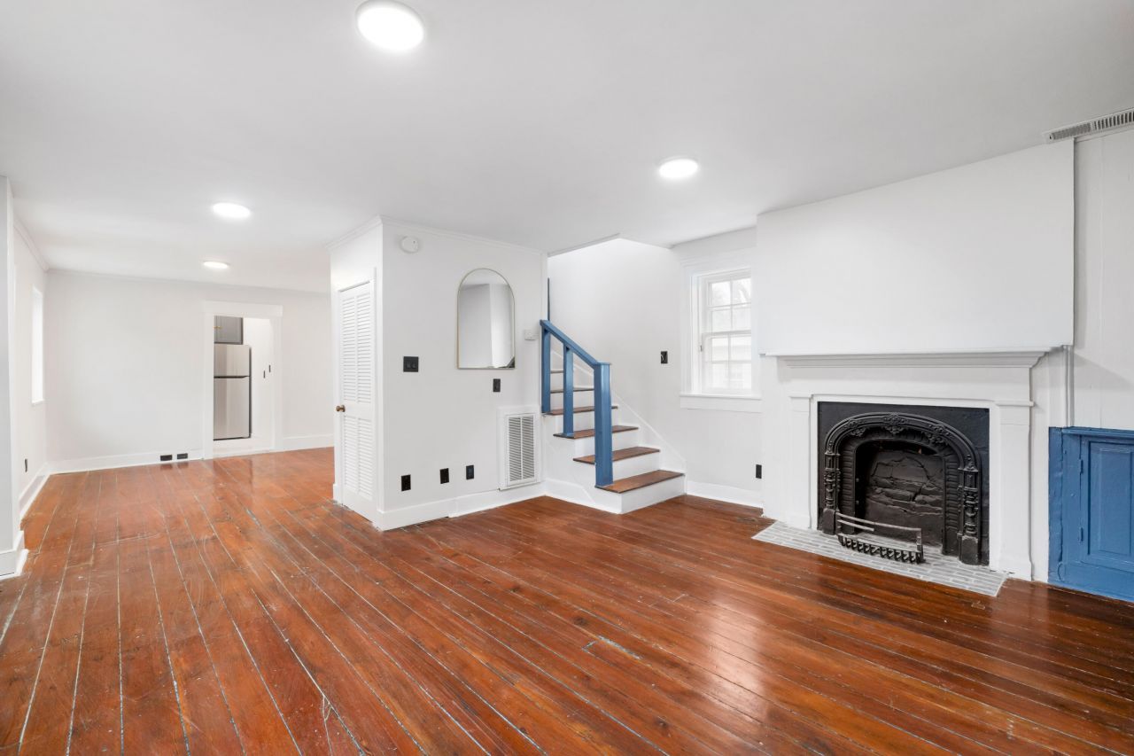 128 Wentworth Street Photo 15