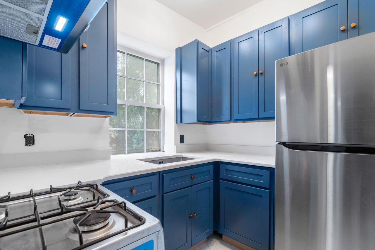 128 Wentworth Street Photo 16