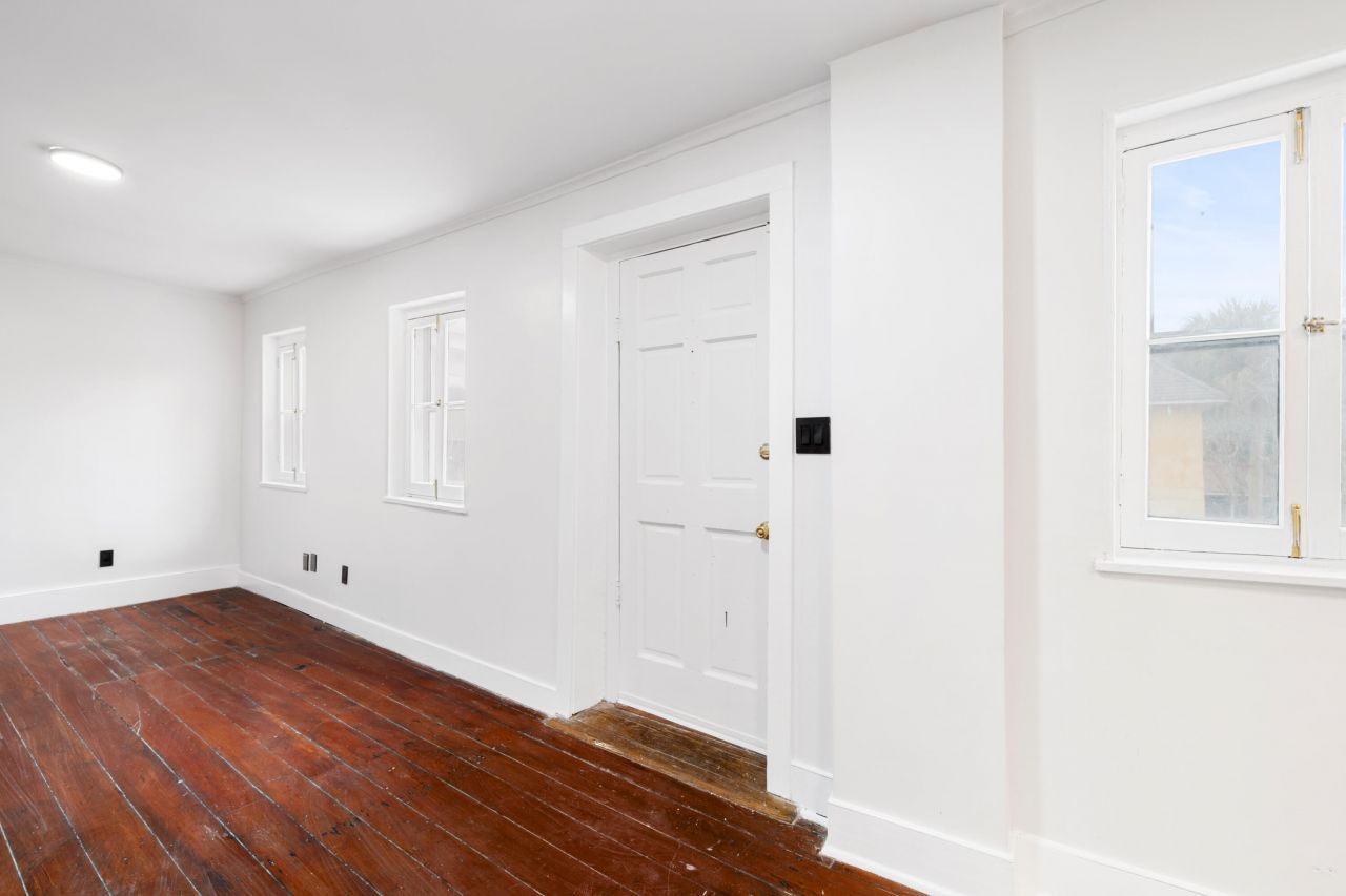 128 Wentworth Street Photo 17