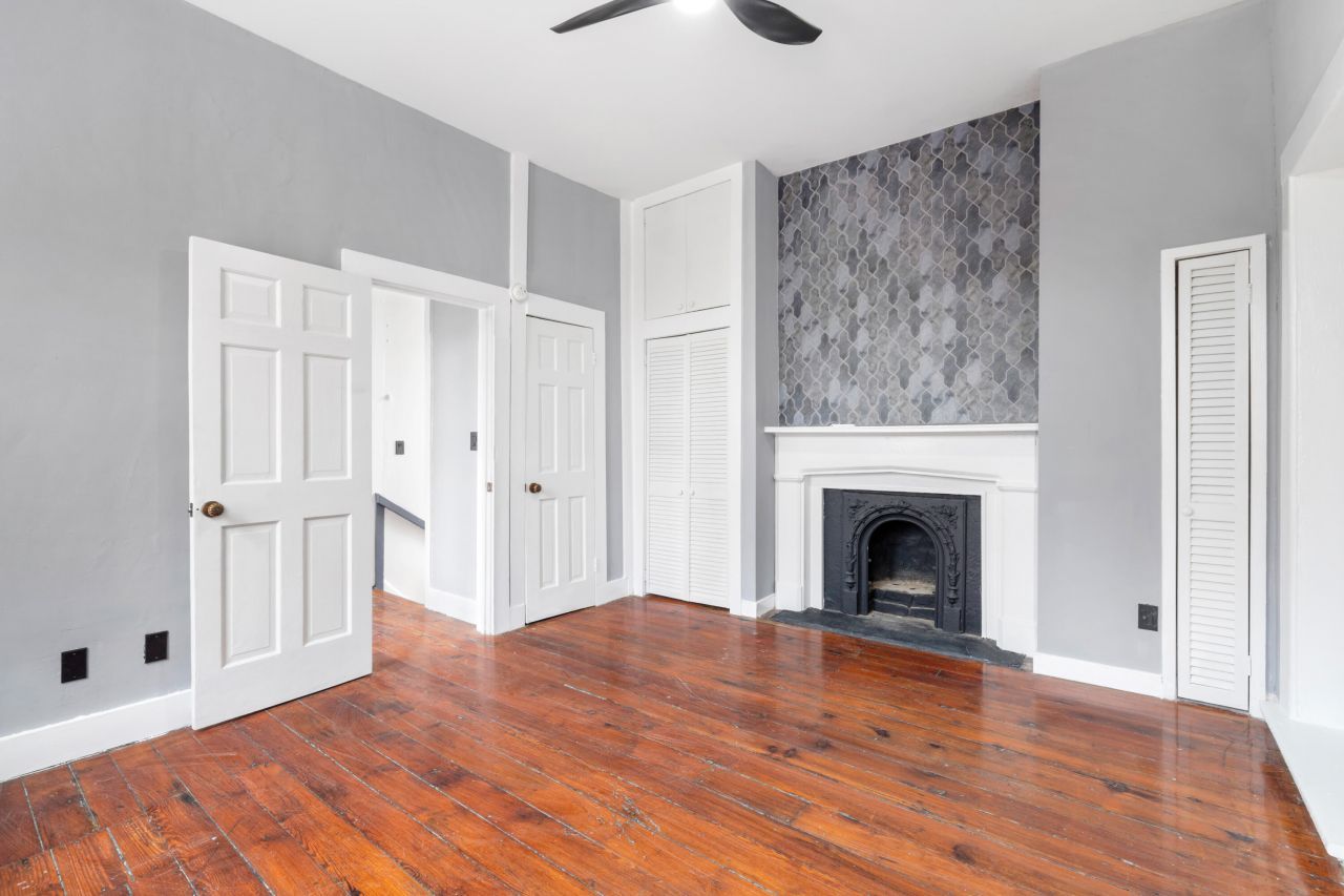 128 Wentworth Street Photo 18