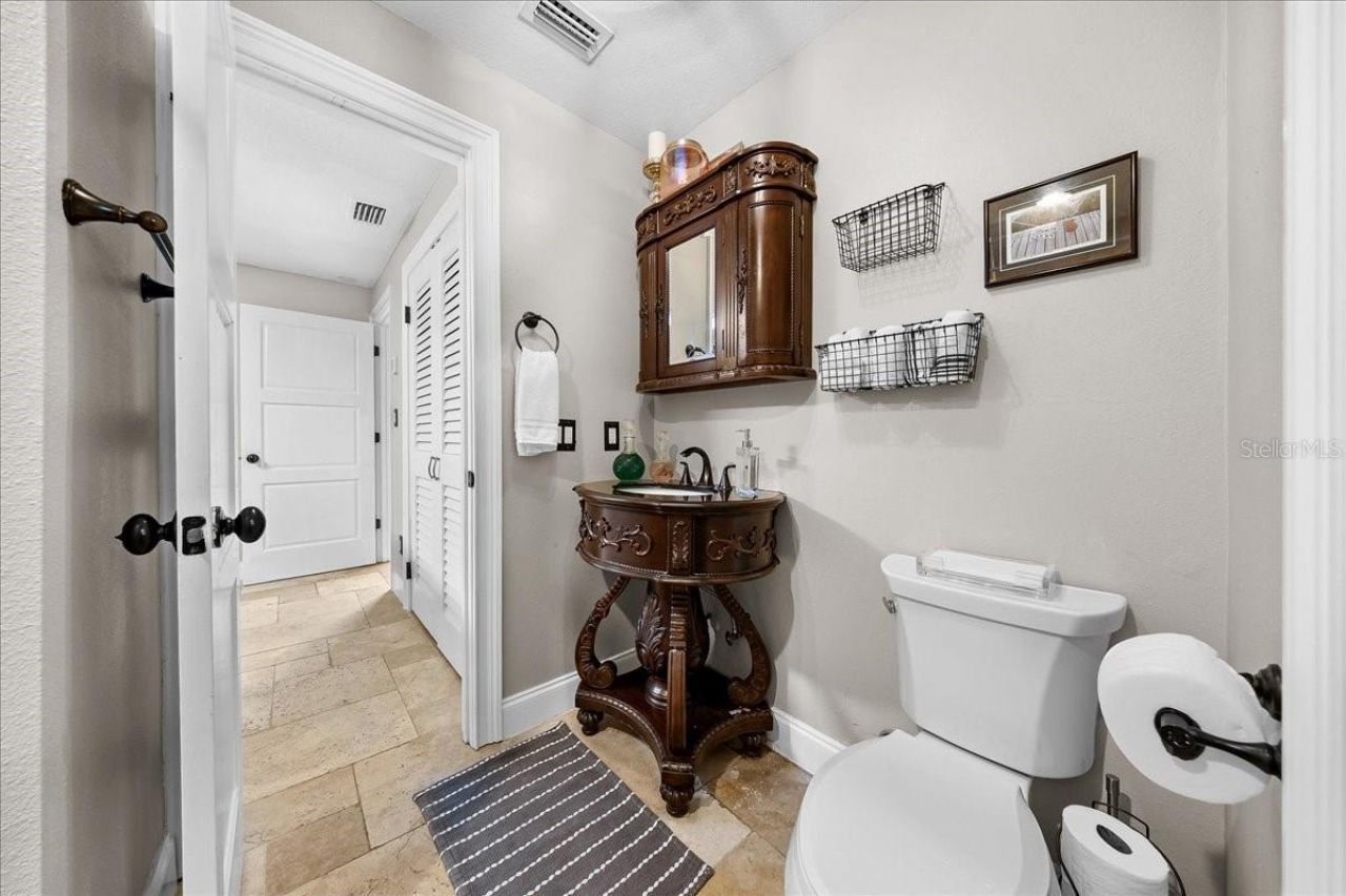 452 SE Paradise Point Road, Crystal River, FL 34429 Photo