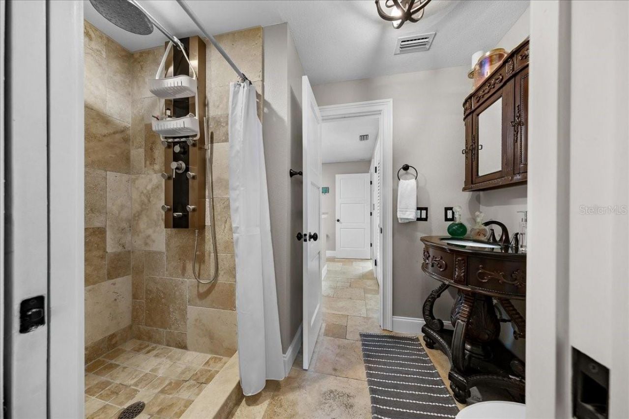 452 SE Paradise Point Road, Crystal River, FL 34429 Photo