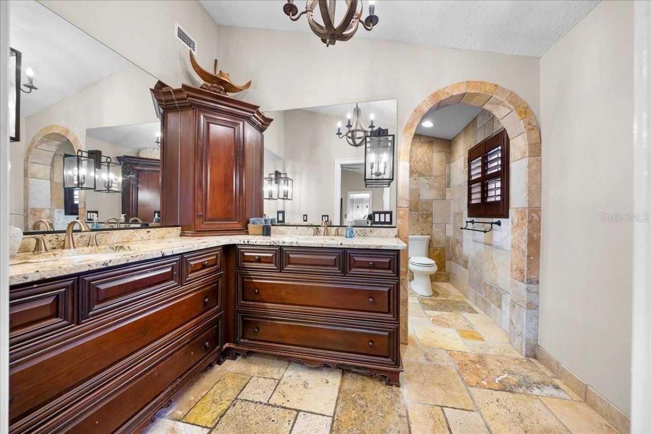 452 SE Paradise Point Road, Crystal River, FL 34429 Photo