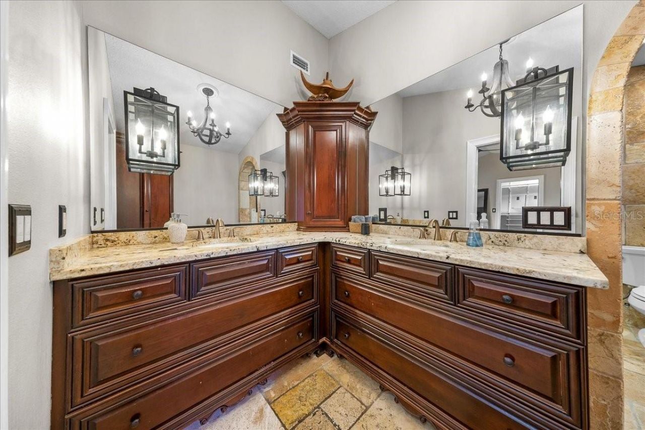 452 SE Paradise Point Road, Crystal River, FL 34429 Photo