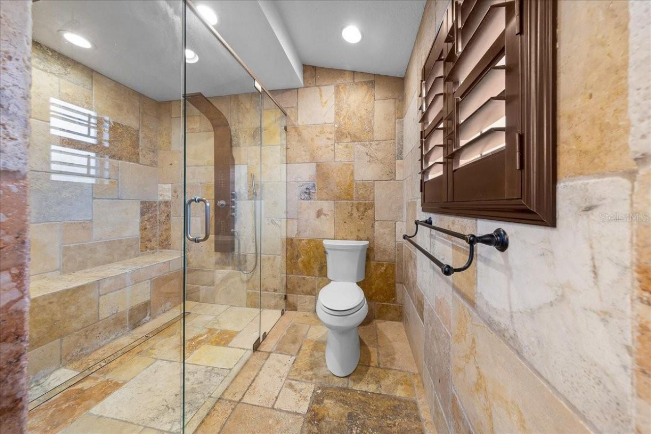 452 SE Paradise Point Road, Crystal River, FL 34429 Photo