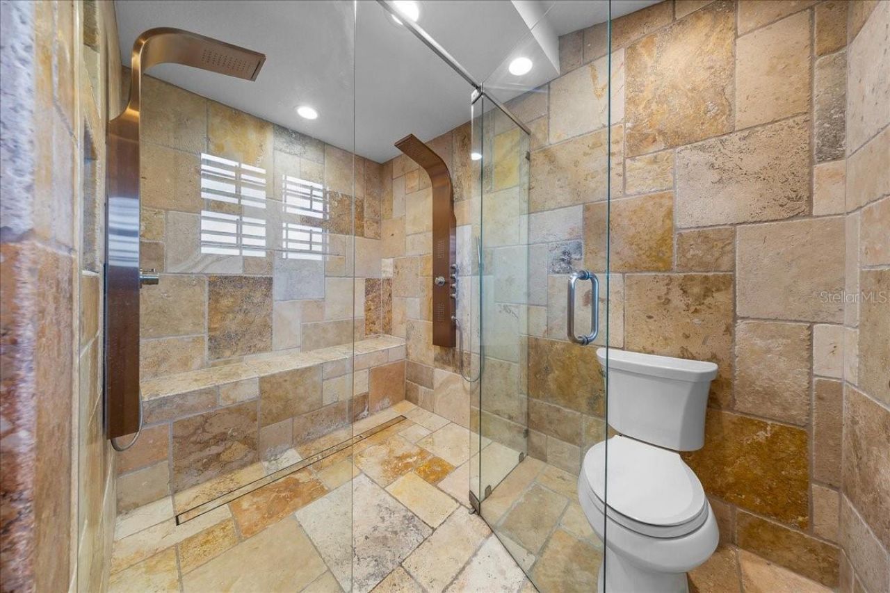 452 SE Paradise Point Road, Crystal River, FL 34429 Photo