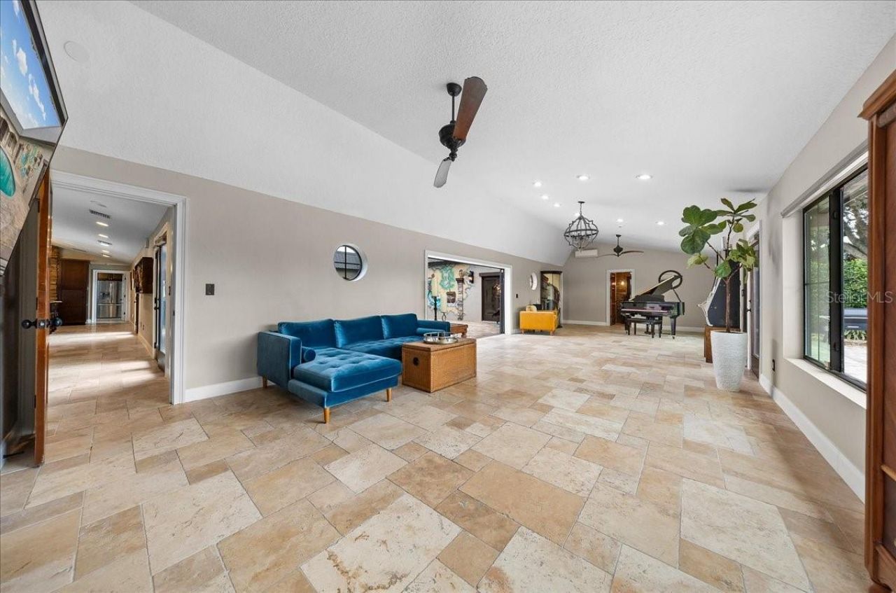 452 SE Paradise Point Road, Crystal River, FL 34429 Photo