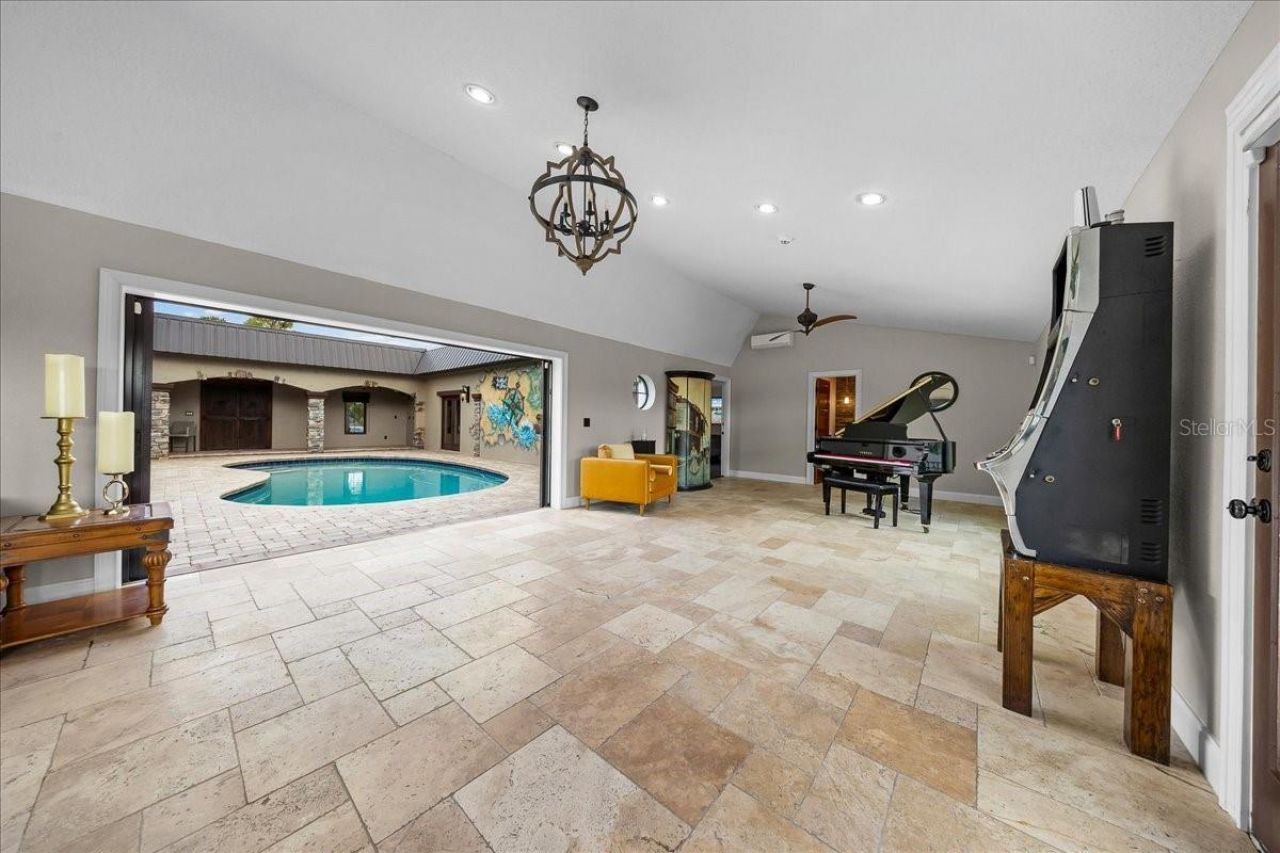 452 SE Paradise Point Road, Crystal River, FL 34429 Photo