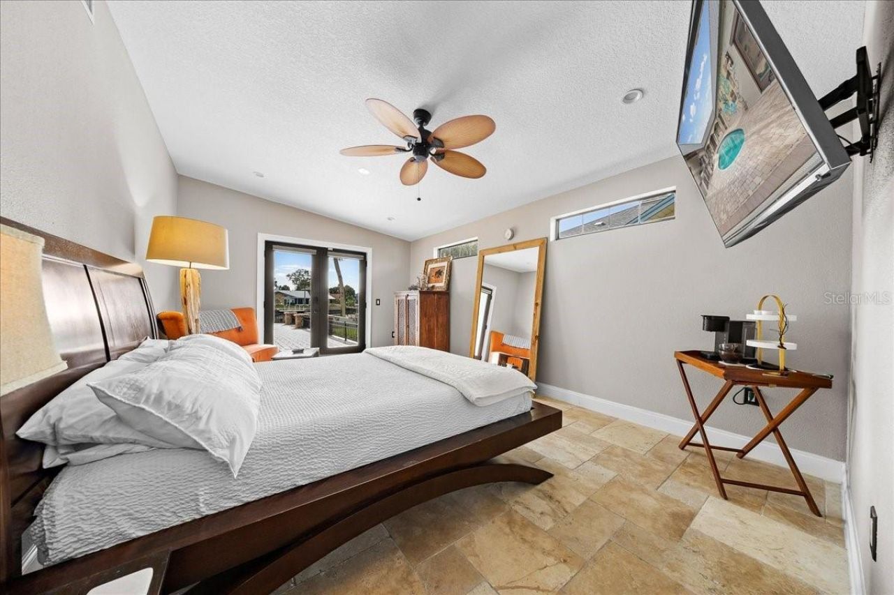 452 SE Paradise Point Road, Crystal River, FL 34429 Photo