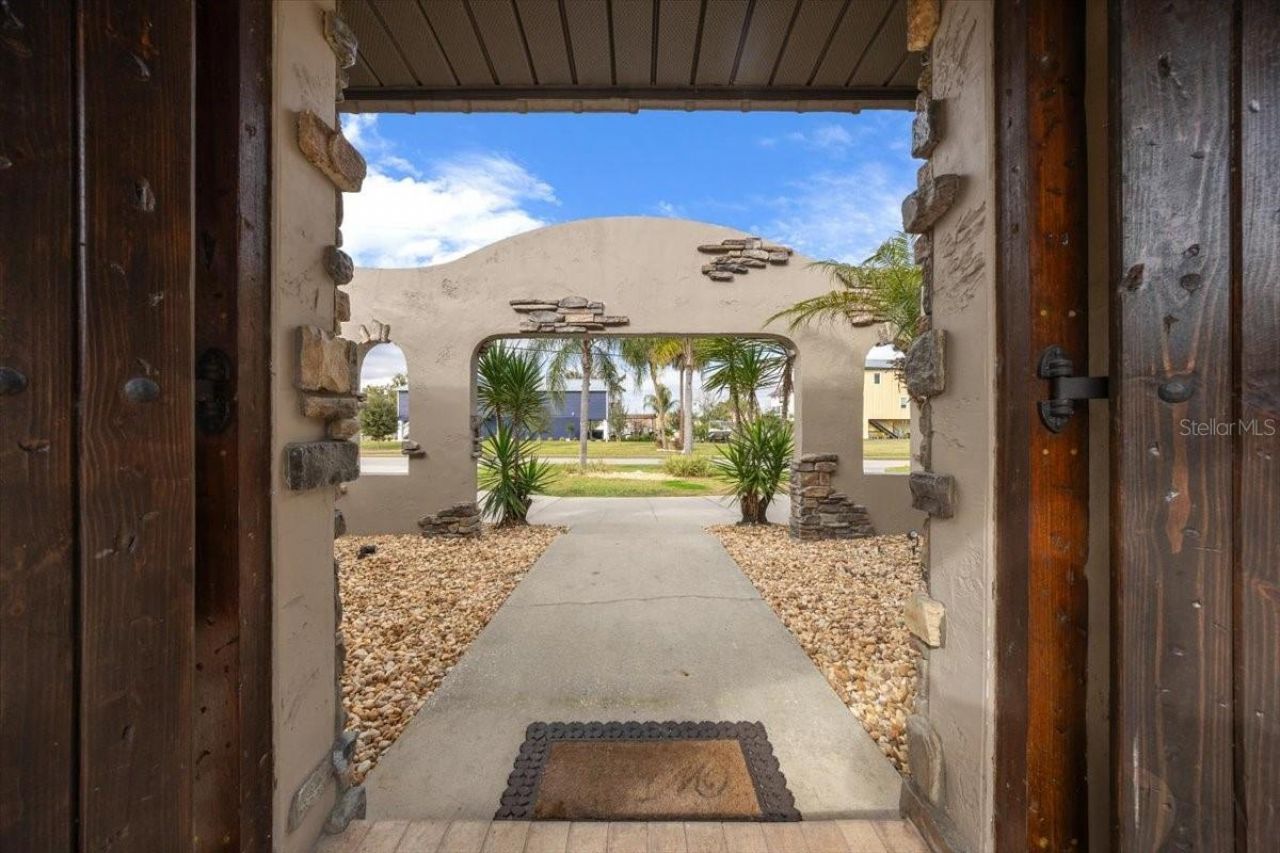 452 SE Paradise Point Road, Crystal River, FL 34429 Photo