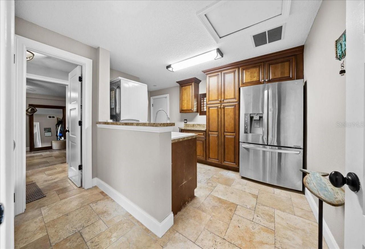 452 SE Paradise Point Road, Crystal River, FL 34429 Photo