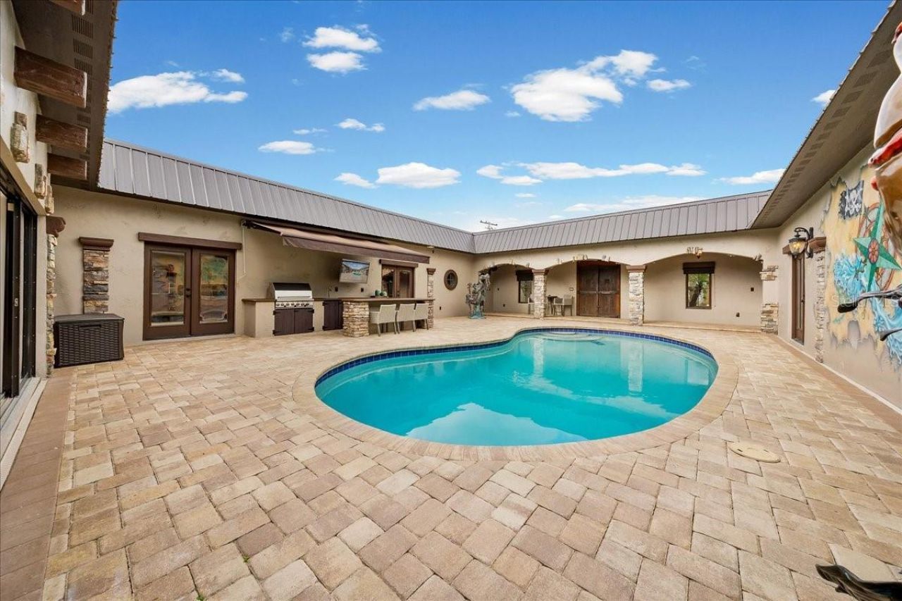 452 SE Paradise Point Road, Crystal River, FL 34429 Photo