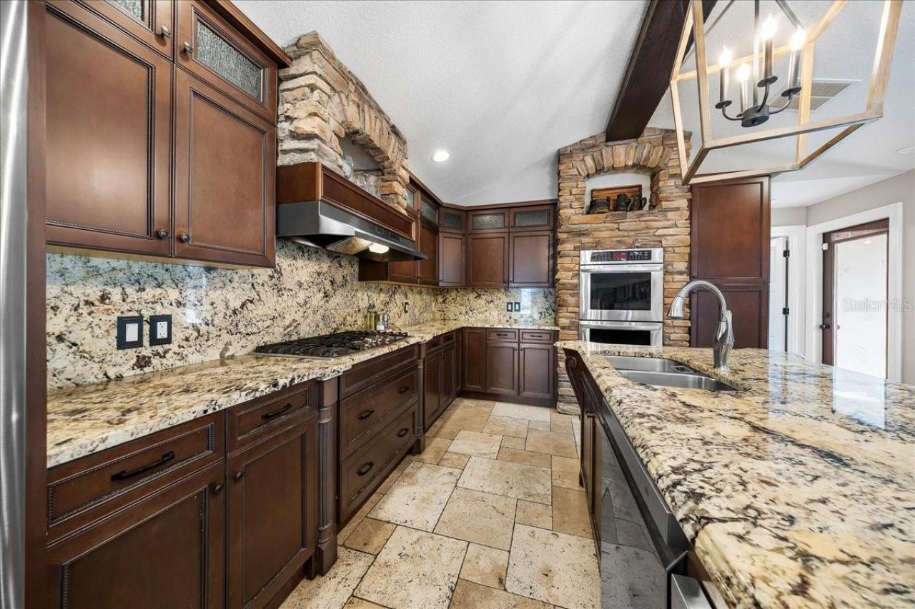 452 SE Paradise Point Road, Crystal River, FL 34429 Photo