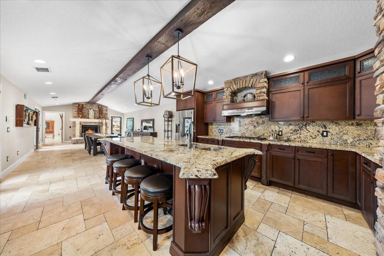 452 SE Paradise Point Road, Crystal River, FL 34429 Photo