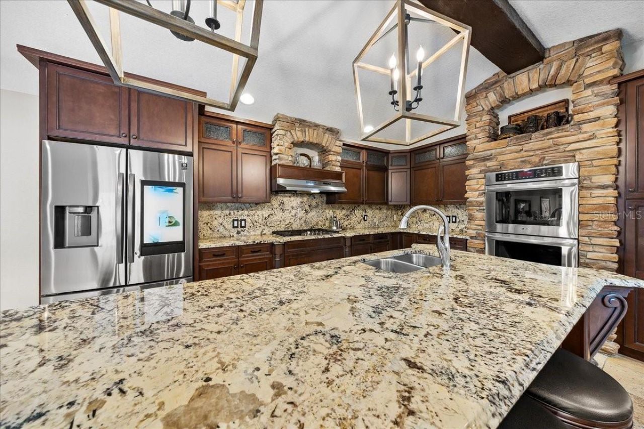 452 SE Paradise Point Road, Crystal River, FL 34429 Photo