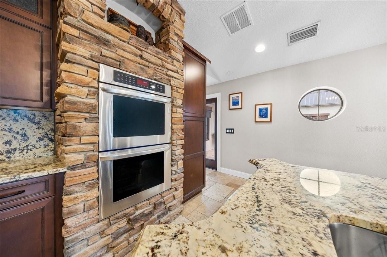 452 SE Paradise Point Road, Crystal River, FL 34429 Photo