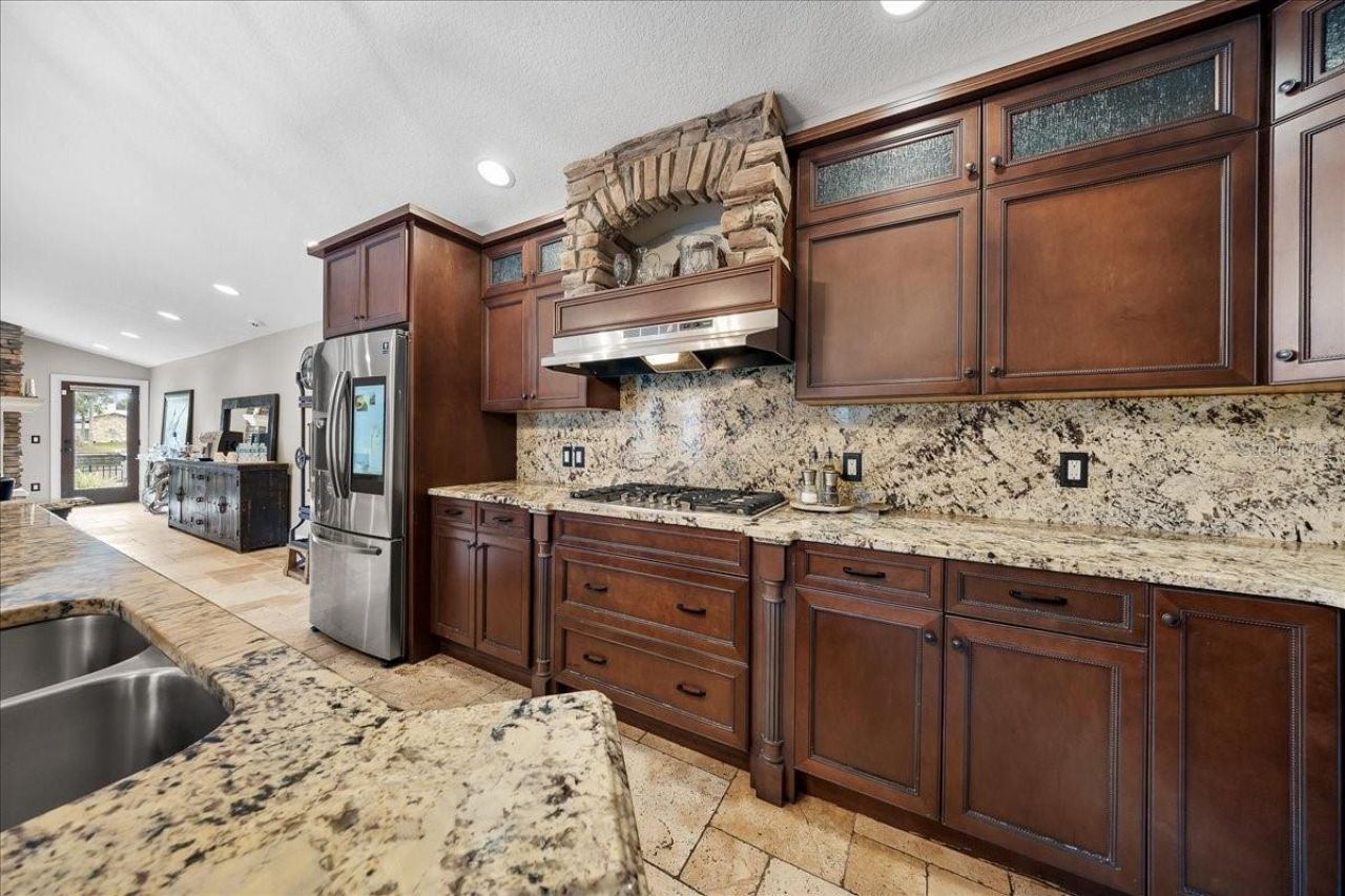 452 SE Paradise Point Road, Crystal River, FL 34429 Photo