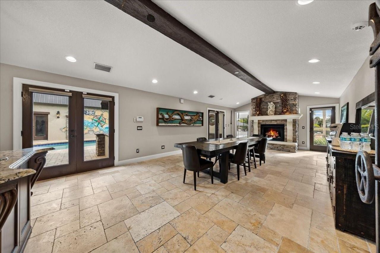 452 SE Paradise Point Road, Crystal River, FL 34429 Photo