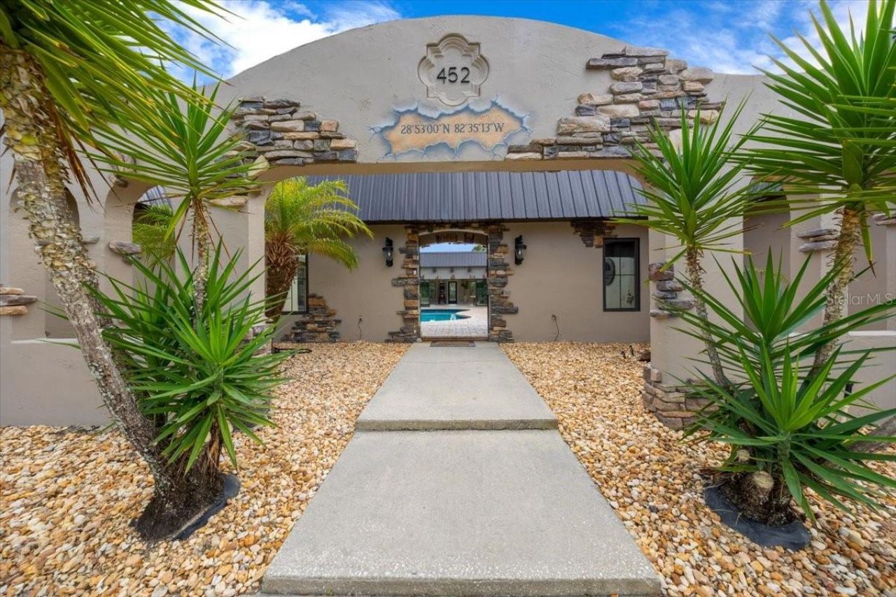 452 SE Paradise Point Road, Crystal River, FL 34429 Photo