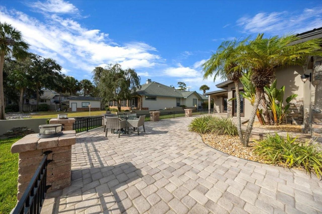 452 SE Paradise Point Road, Crystal River, FL 34429 Photo