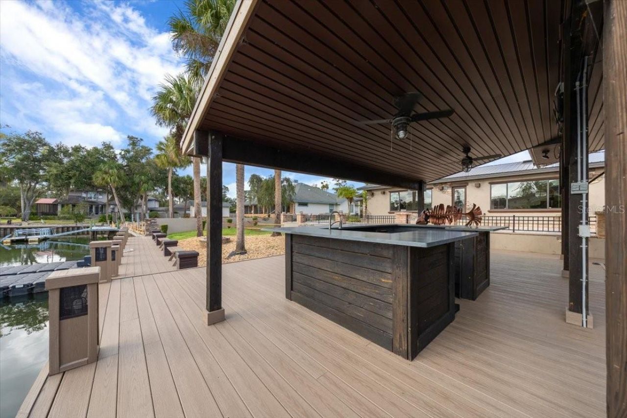 452 SE Paradise Point Road, Crystal River, FL 34429 Photo