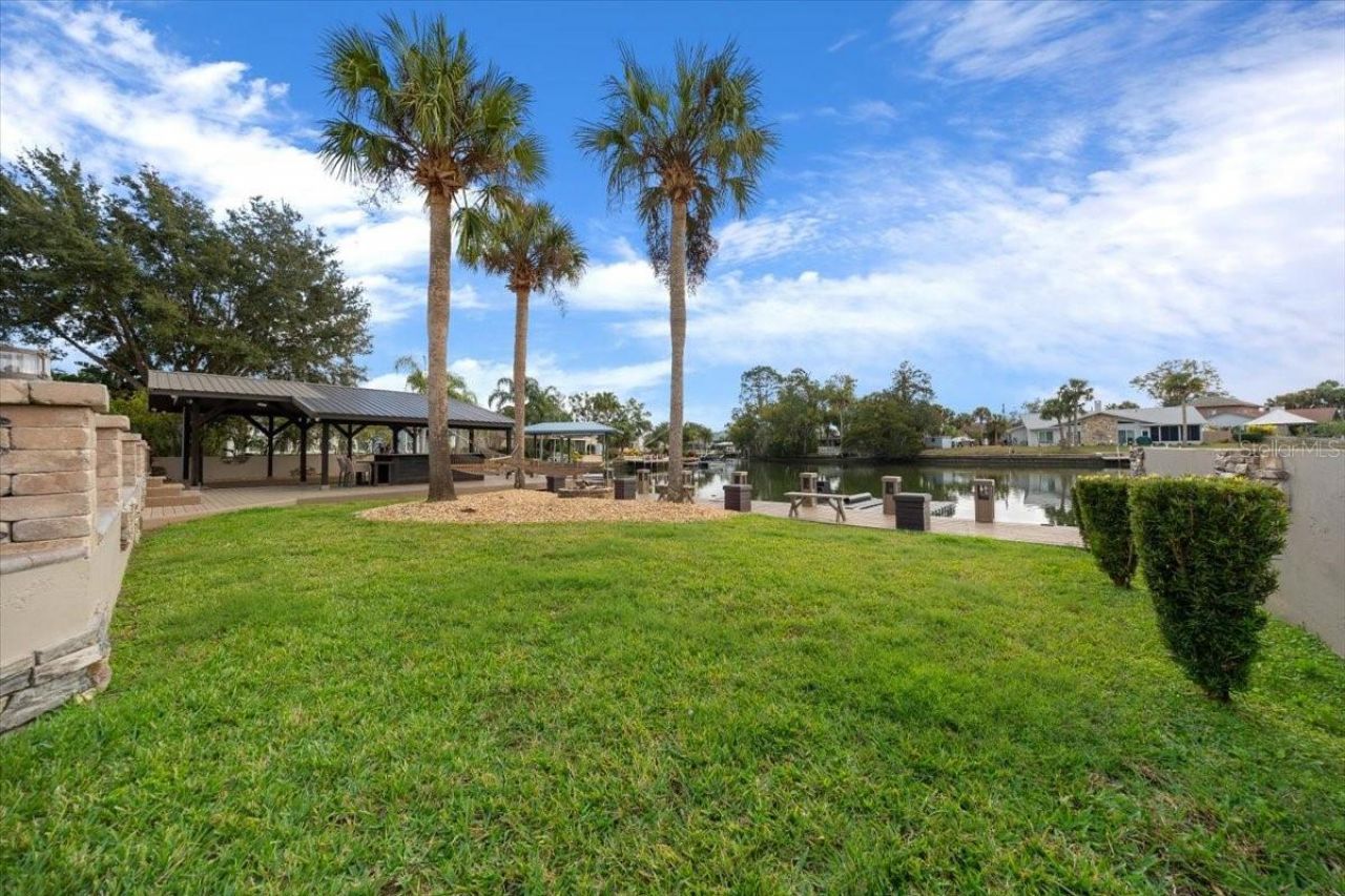 452 SE Paradise Point Road, Crystal River, FL 34429 Photo