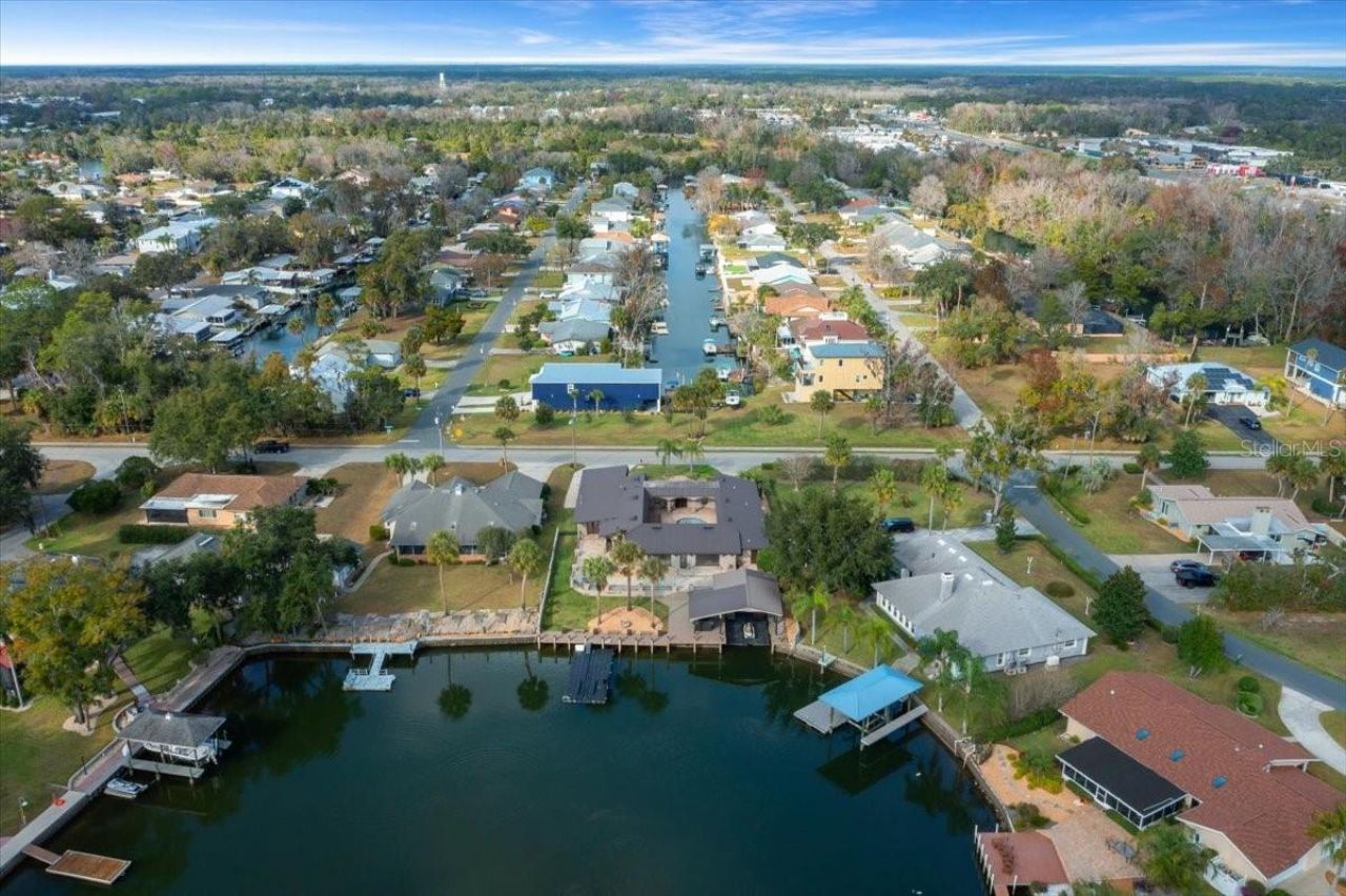 452 SE Paradise Point Road, Crystal River, FL 34429 Photo