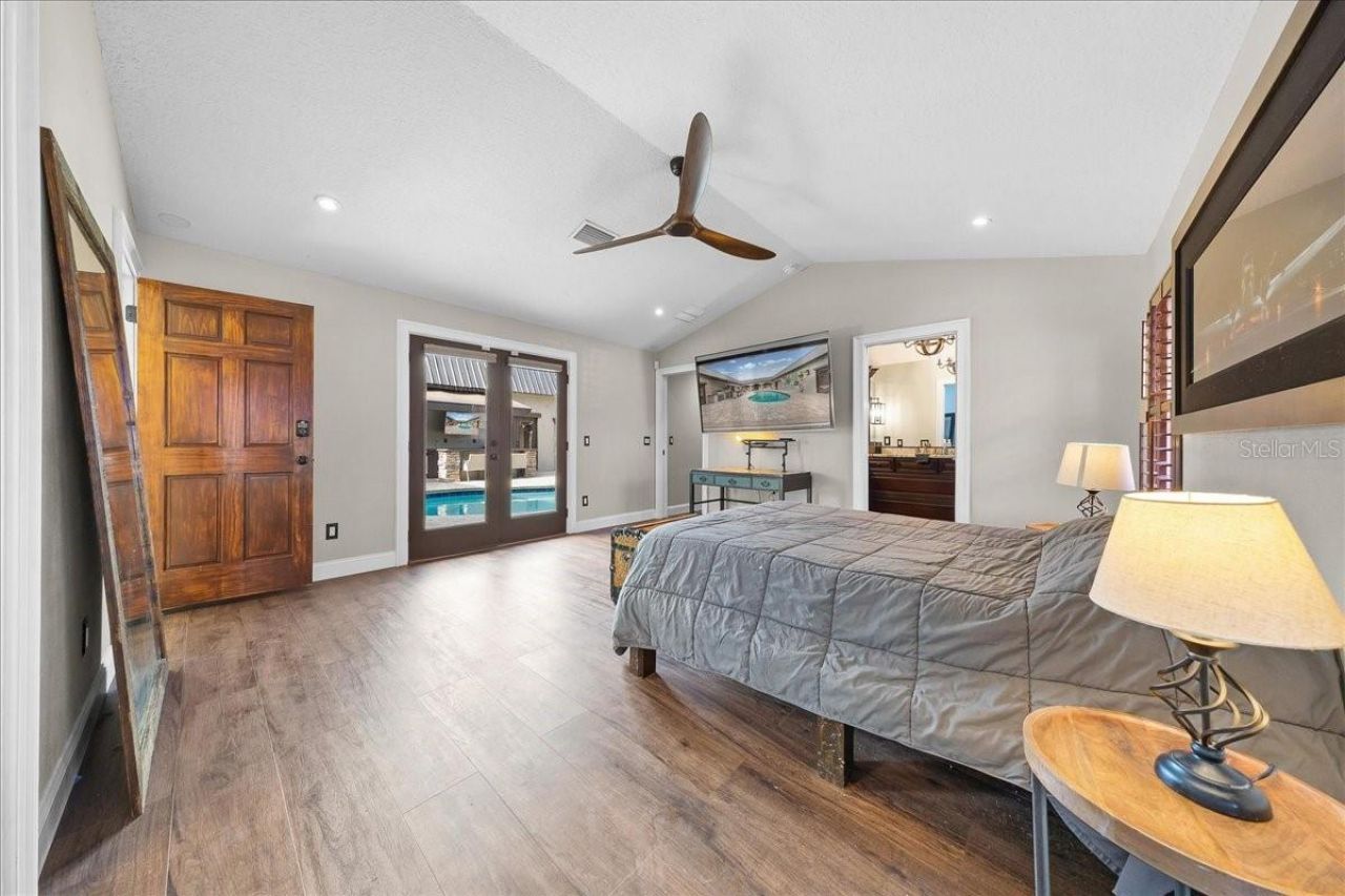 452 SE Paradise Point Road, Crystal River, FL 34429 Photo