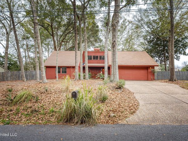 110 Simon Boulevard, Ocean Springs, MS 39564