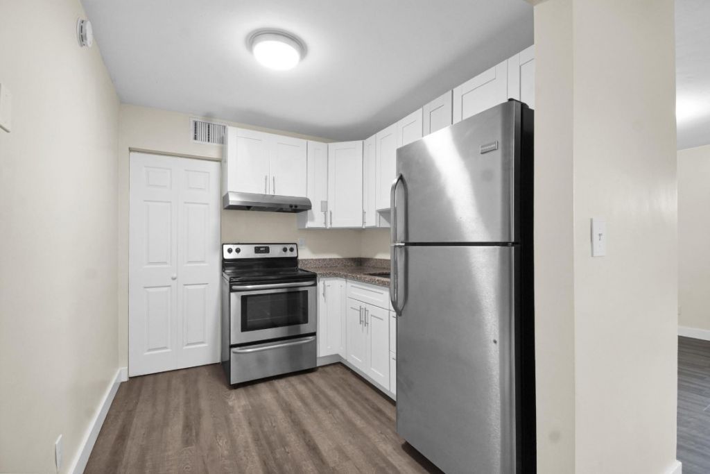 2466 Taylor Street, Unit 205, 2B, 3, Hollywood, FL 33020 Photo