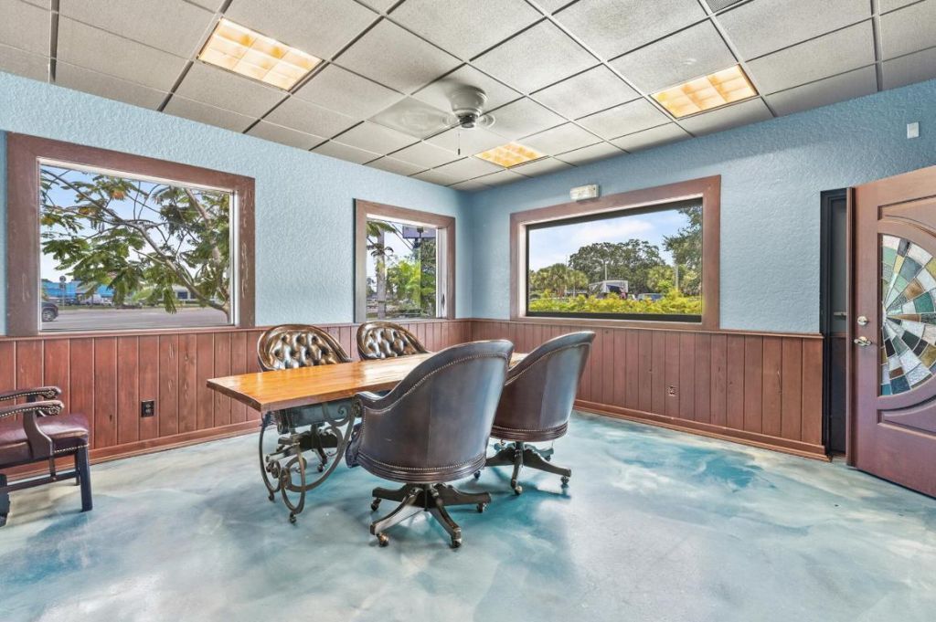 2095 NW Federal Highway, Jensen Beach, FL 34957 Photo