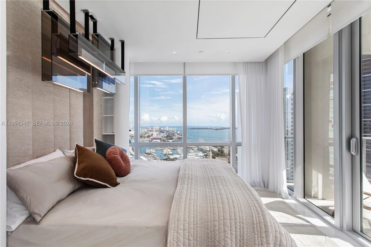 851 NE 1st Ave, Unit 3411, Miami, FL 33132 Photo