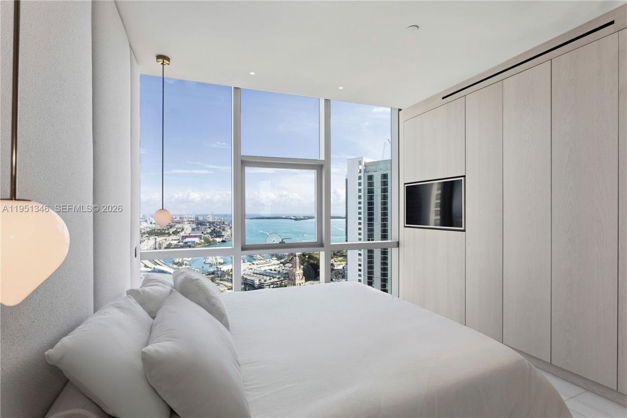 851 NE 1st Ave, Unit 3411, Miami, FL 33132 Photo