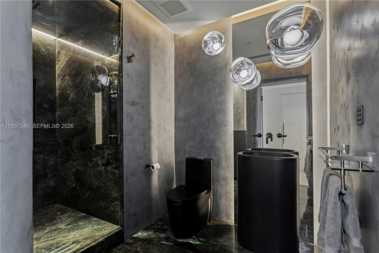 851 NE 1st Ave, Unit 3411, Miami, FL 33132 Photo