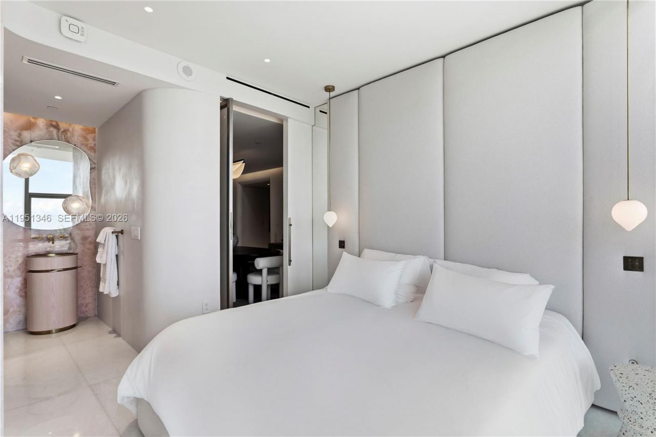 851 NE 1st Ave , Unit 3411, Miami, FL 33132 Photo