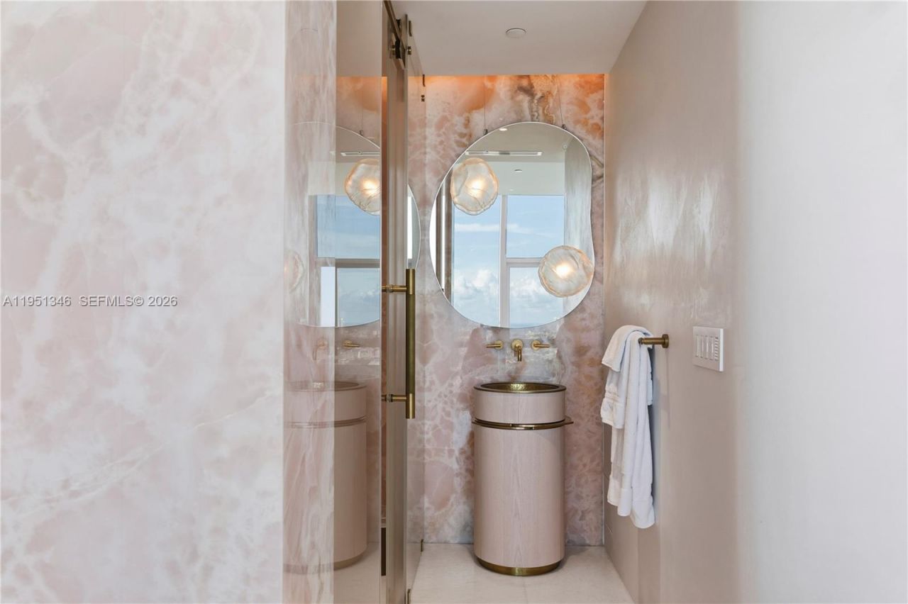 851 NE 1st Ave , Unit 3411, Miami, FL 33132 Photo