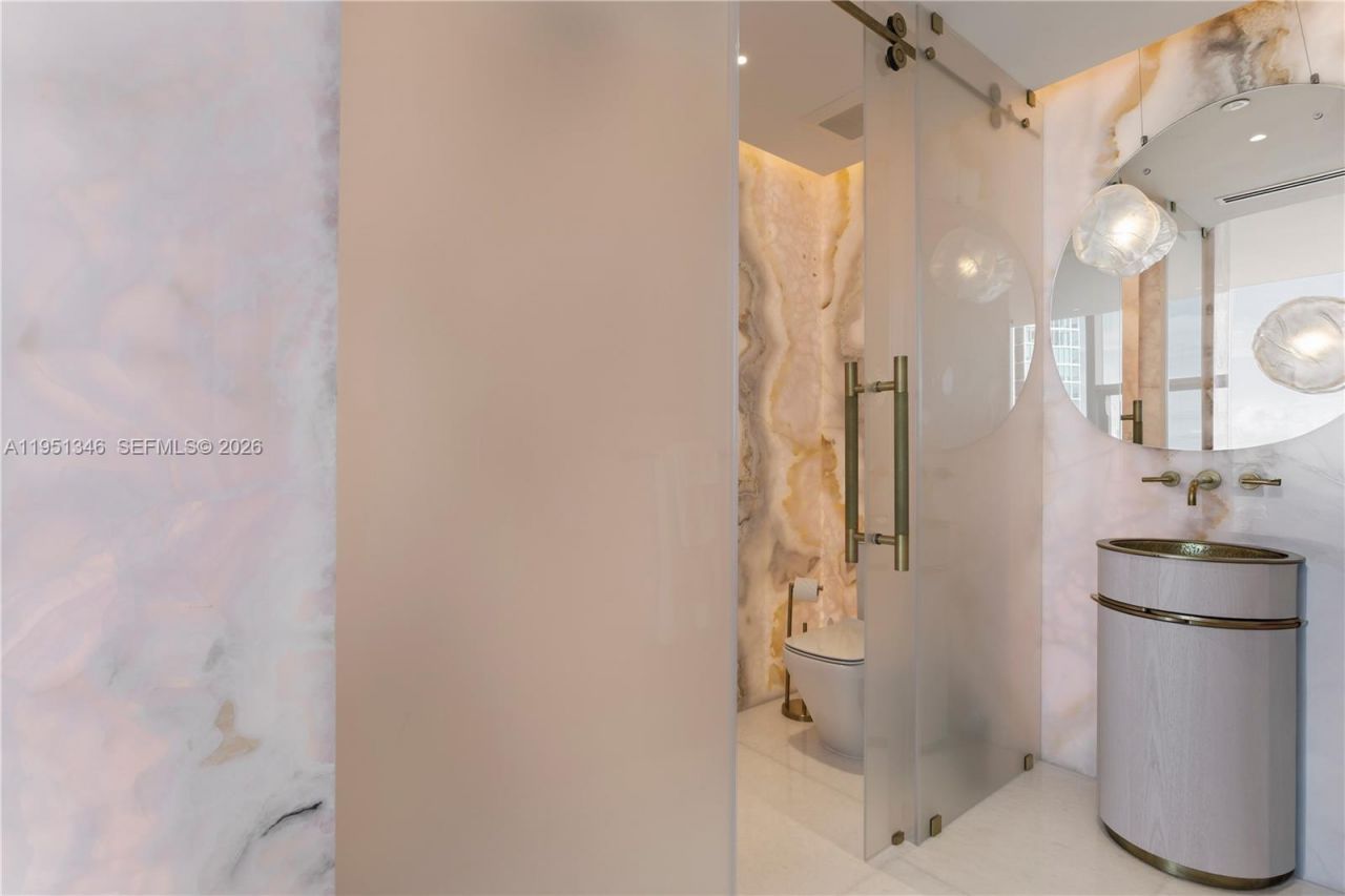 851 NE 1st Ave , Unit 3411, Miami, FL 33132 Photo