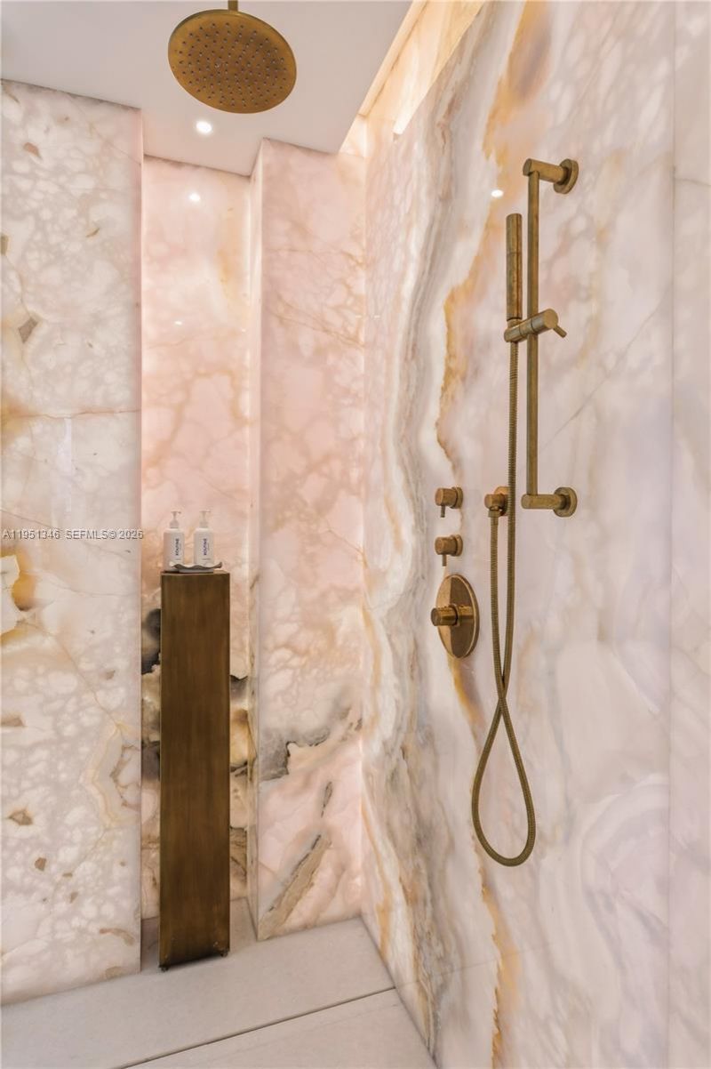 851 NE 1st Ave , Unit 3411, Miami, FL 33132 Photo