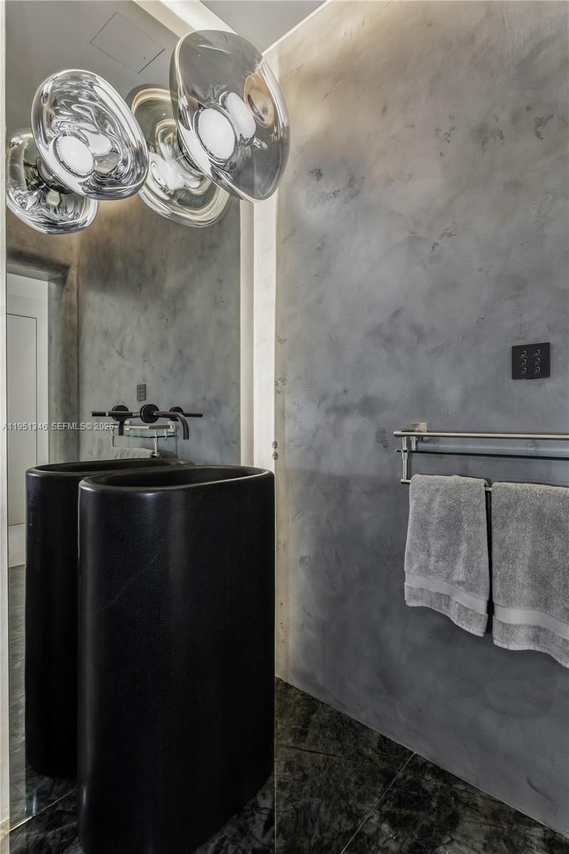 851 NE 1st Ave , Unit 3411, Miami, FL 33132 Photo