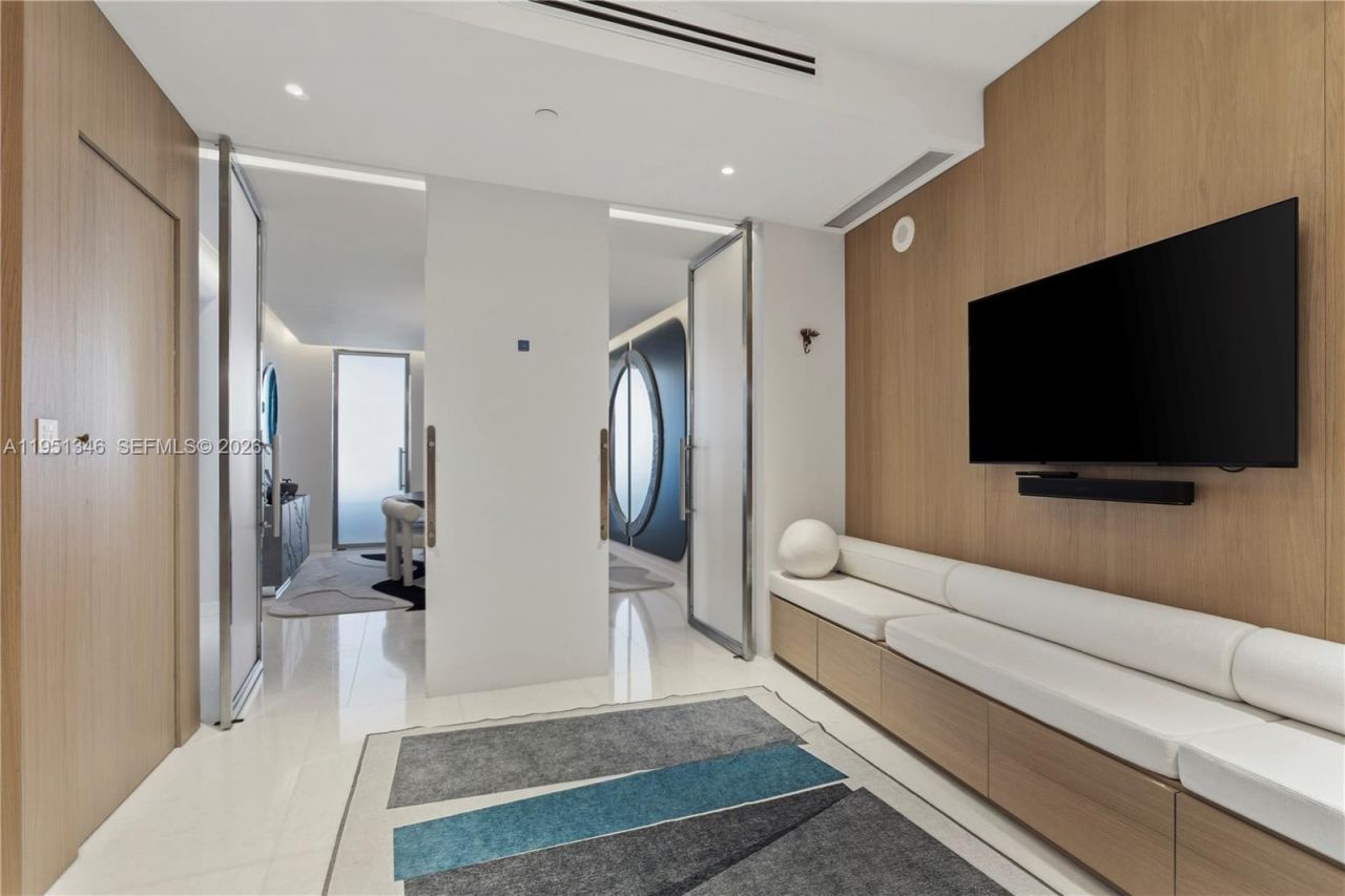 851 NE 1st Ave , Unit 3411, Miami, FL 33132 Photo