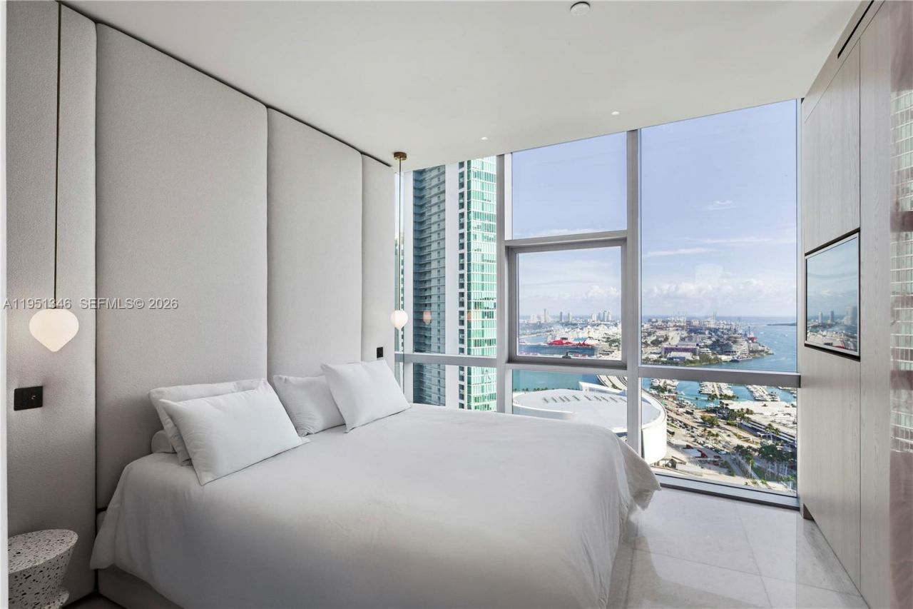 851 NE 1st Ave, Unit 3411, Miami, FL 33132 Photo