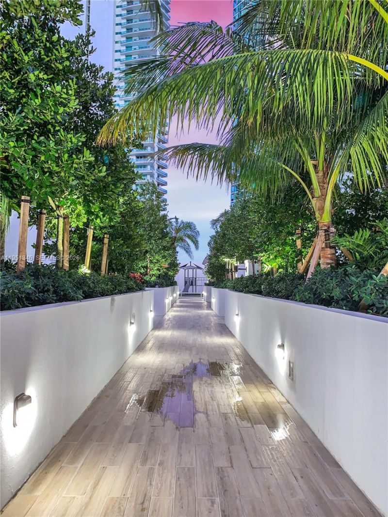 851 NE 1st Ave , Unit 3411, Miami, FL 33132 Photo